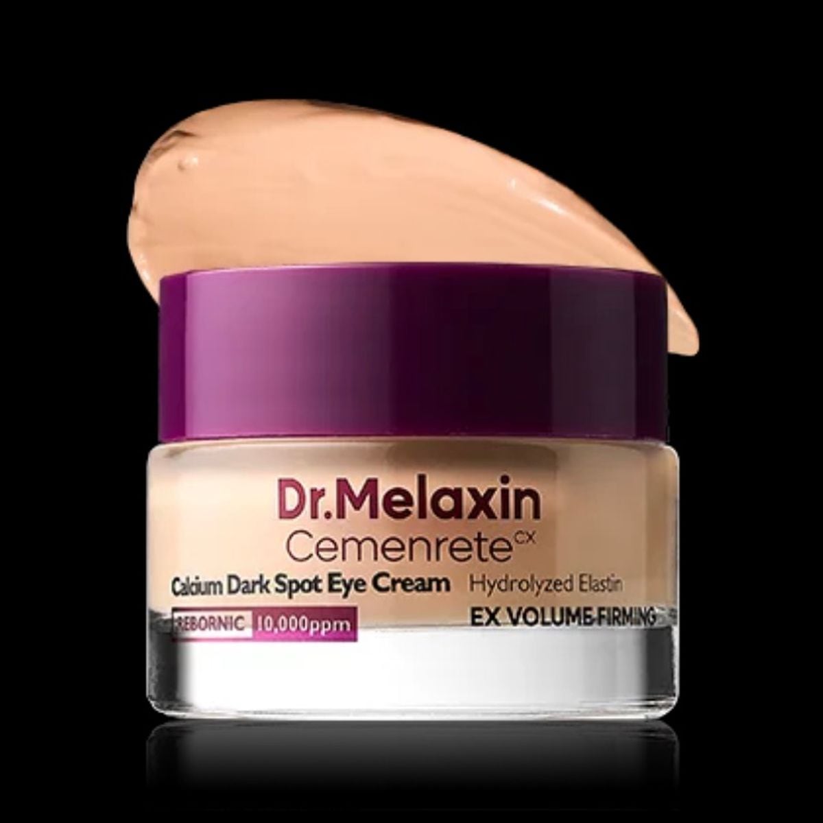 Tiegel der Dr.Melaxin Calcium Dark Spot Eye Cream mit violettem Deckel und einer Farbprobe der beigen Creme auf schwarzem Hintergrund